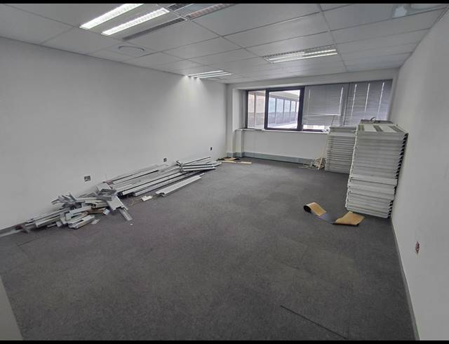 252M² OFFICE TO LET IN HALFWAY HOUSE ESTATES
